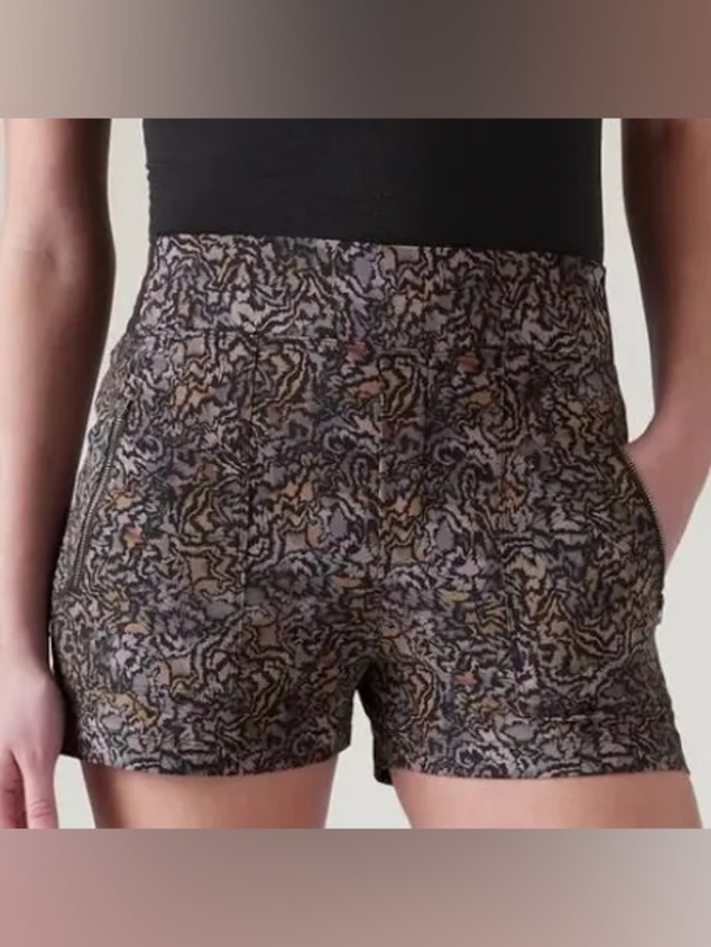 Athleta Women’s Trekkie North Mid Rise 3.5" Short Kinetic Abstract Black Size 4